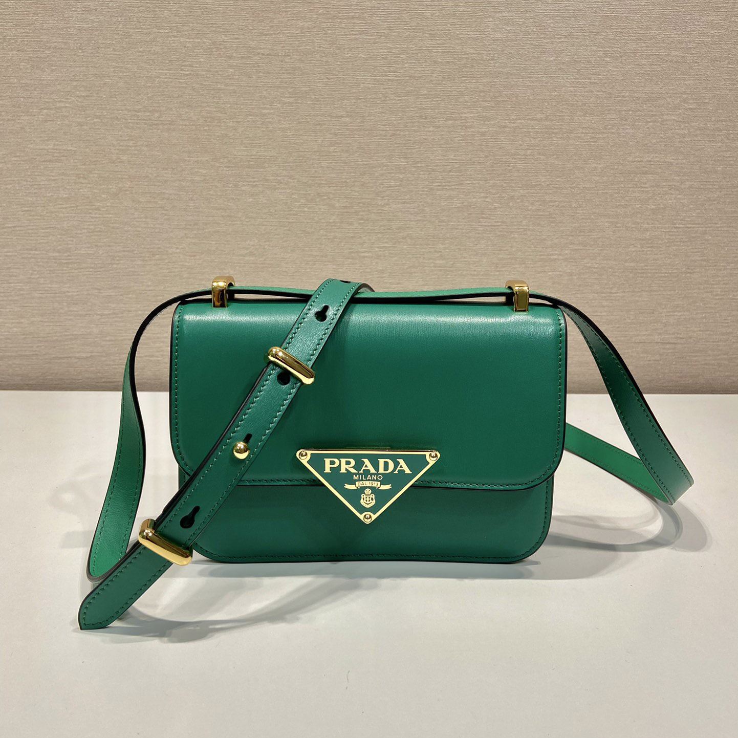 Pra*a top handle bags